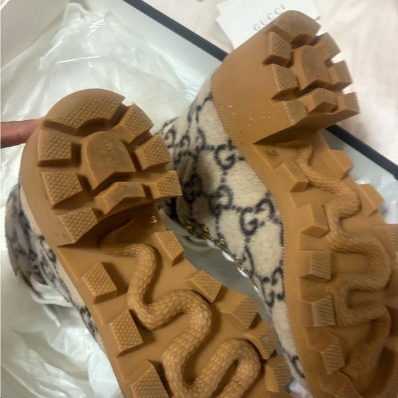 Gucci Beige Monogram Boots and Cap - Picture 3 of 4